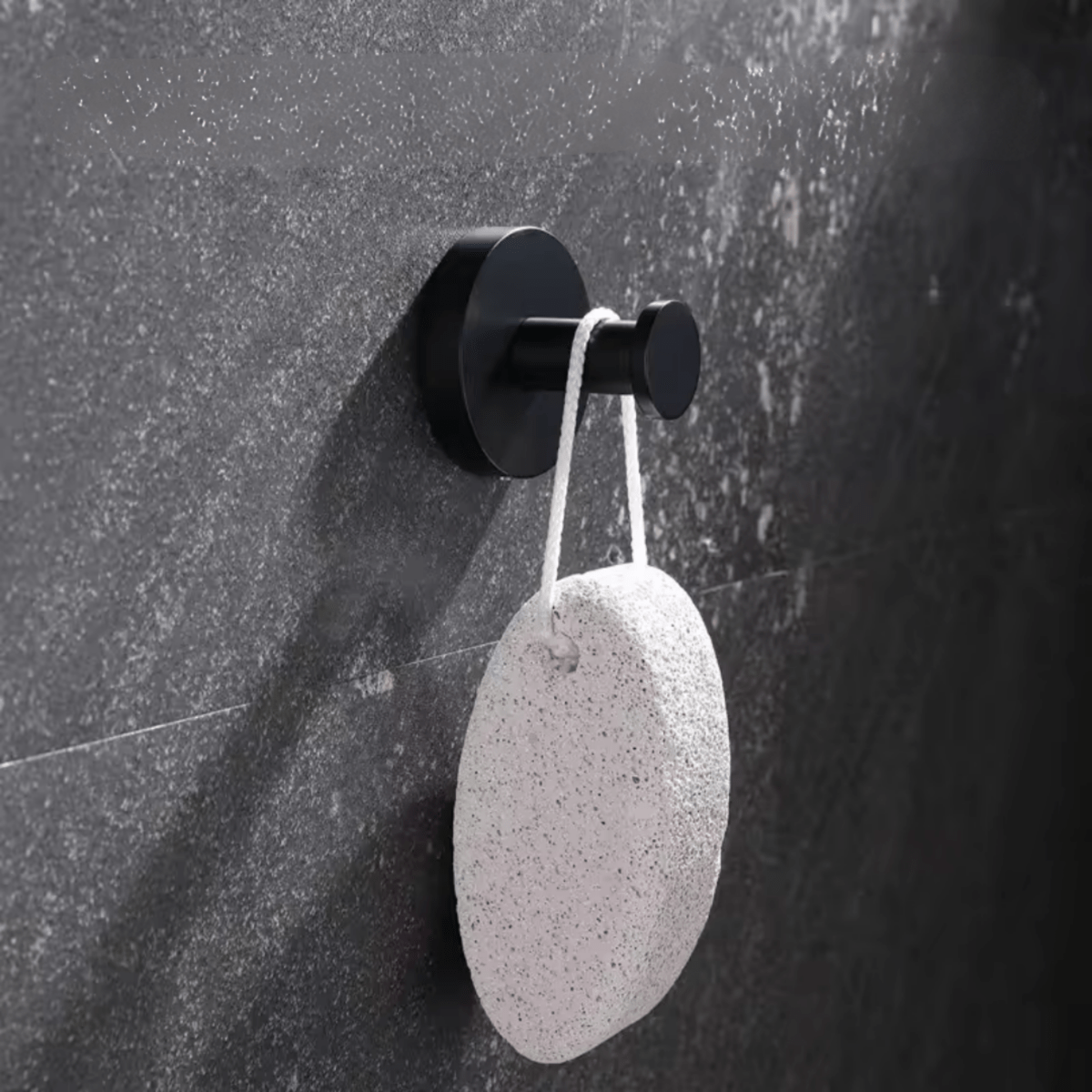 GRIPLOCK – Reusable Vacuum Hooks for Space Optimization