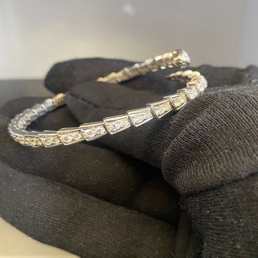 Eternity Band – Luxury Snake Bracelet with Shiny Finish