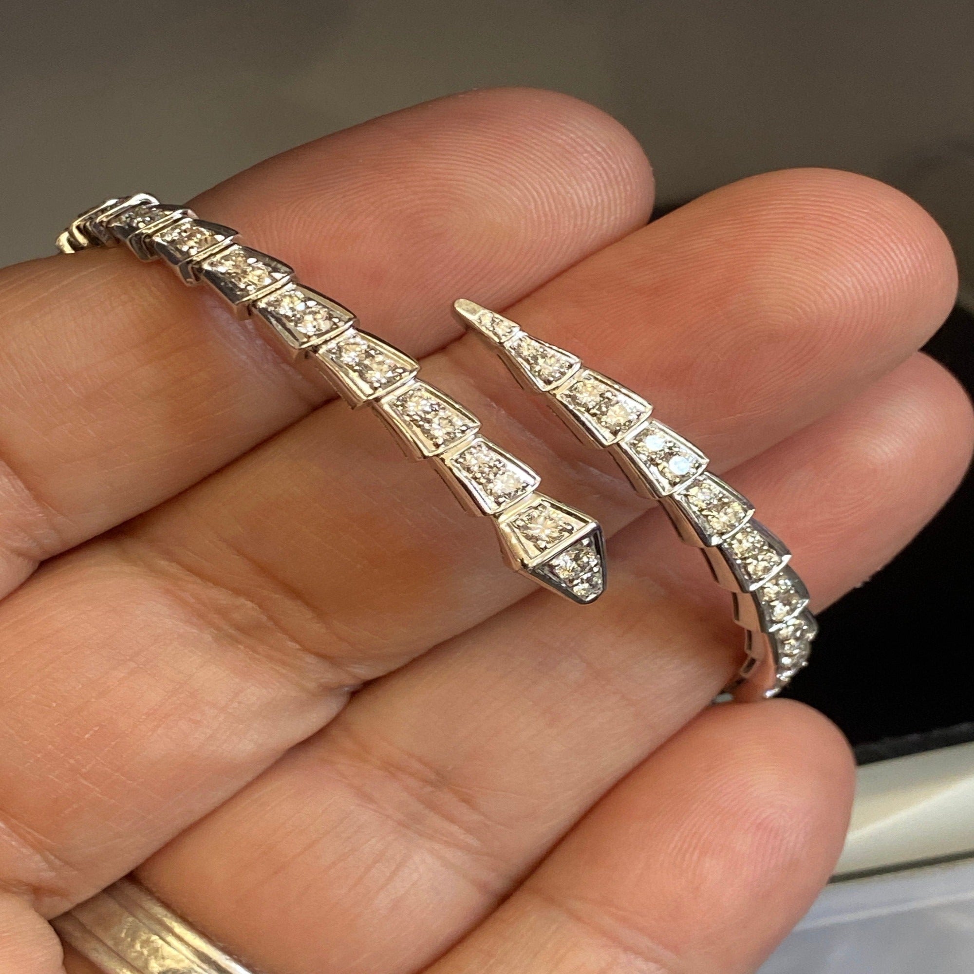 Eternity Band – Luxury Snake Bracelet with Shiny Finish
