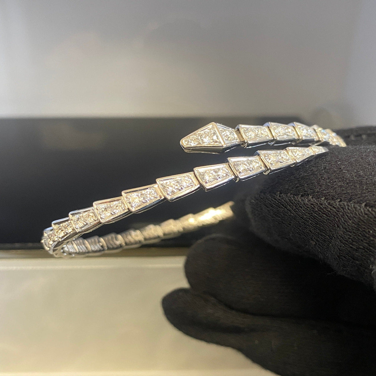 Eternity Band – Luxury Snake Bracelet with Shiny Finish
