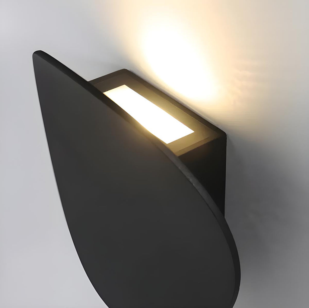 Elegant LED wall lamp – Stylish lighting for a warm atmosphere
