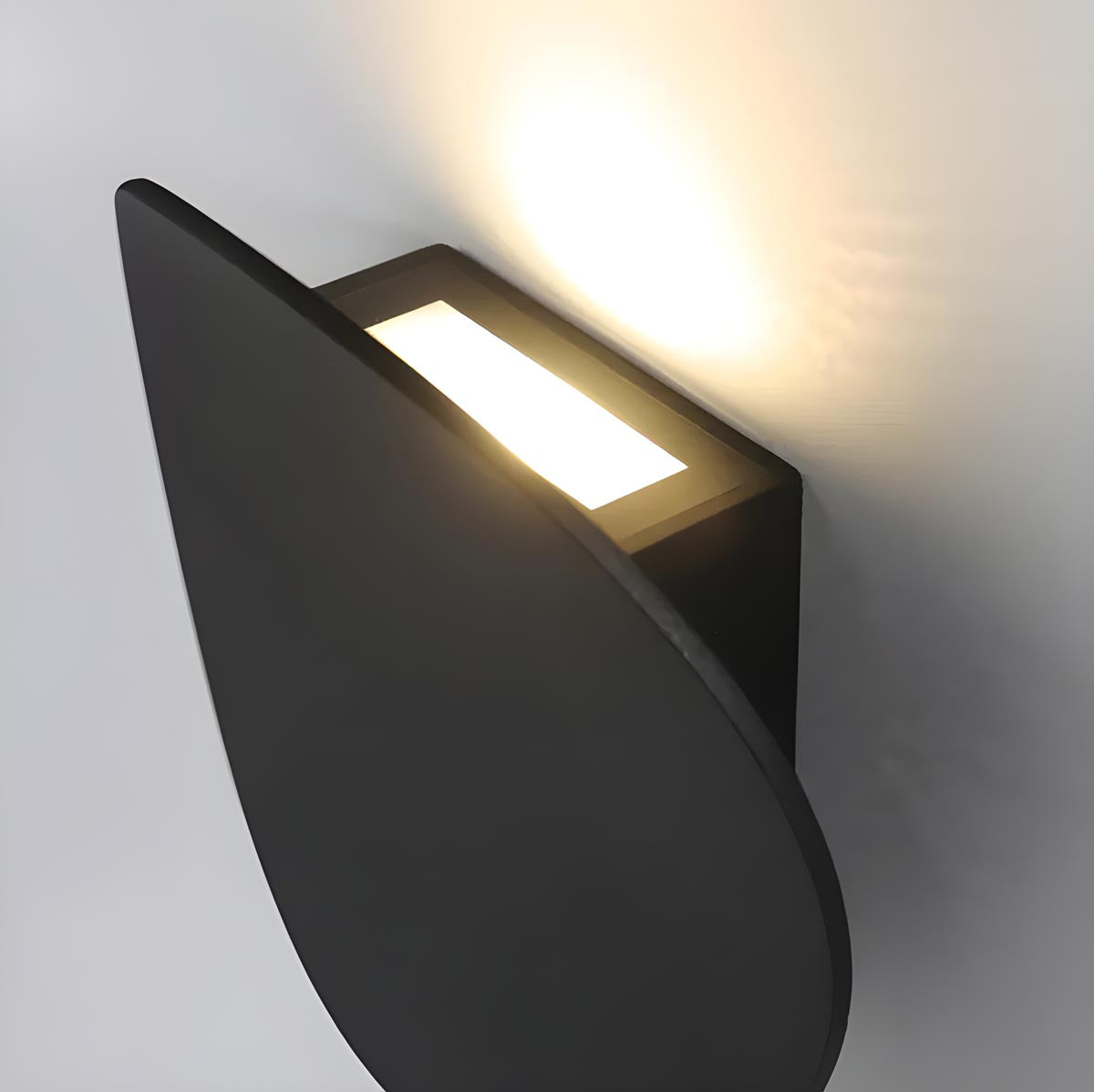 DuskGlow - Elegant Wall Lamp for Atmospheric Lighting