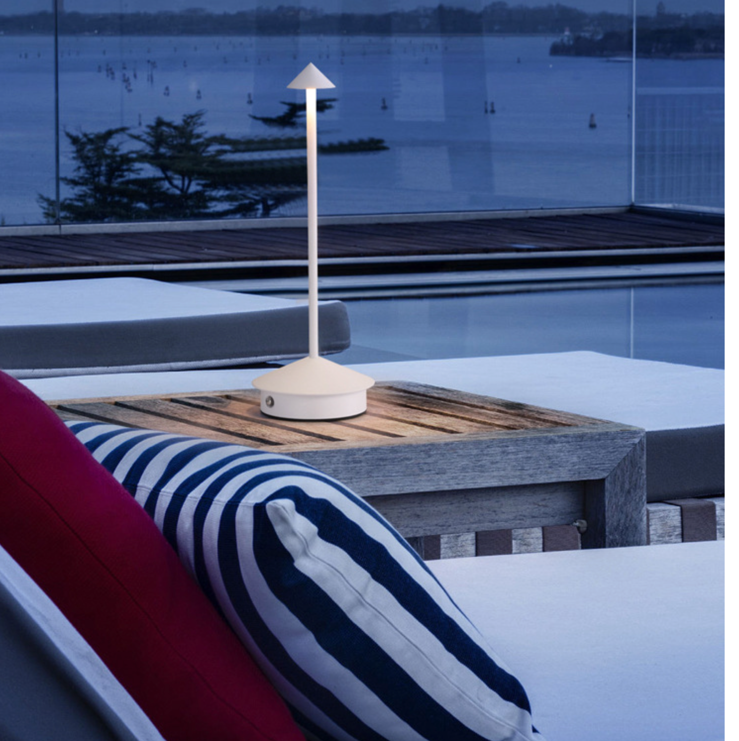 ZenLume | Minimalistic waterproof and dimmable wireless LED table lamp