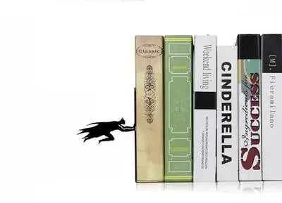 HeroHold — Finally a shelf that holds your books heroically together and captivates every gaze!