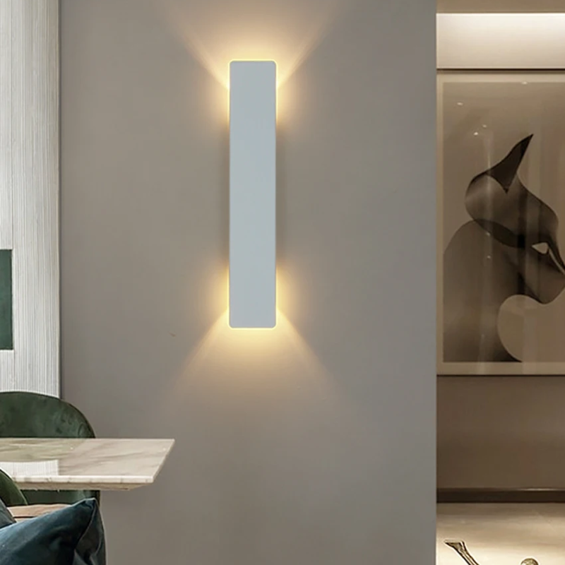 Outdoor Aluminum LED Wall Light with Weather-Resistant Design