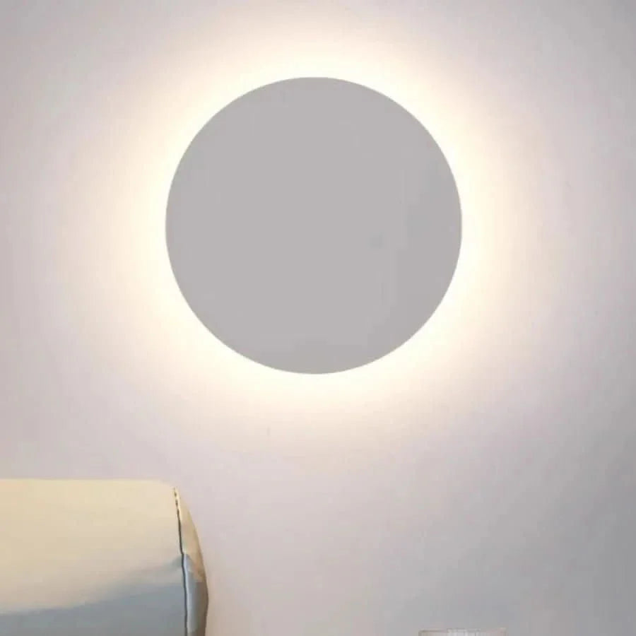 Minimalist LED wall light in round or square, IP65