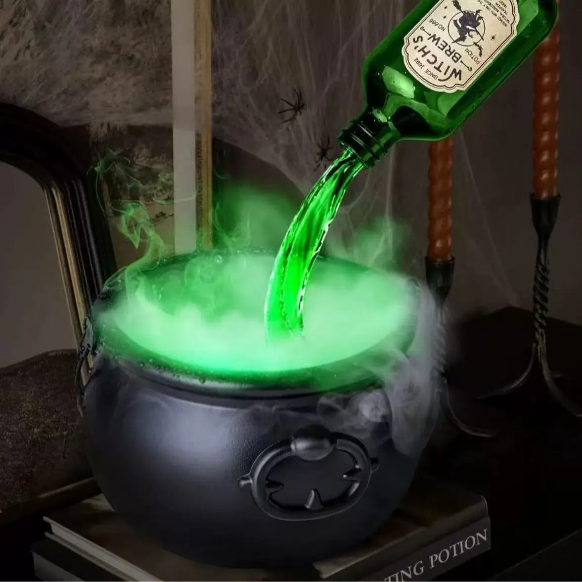 Cauldron decoration – with floating magic bottle & fog effect