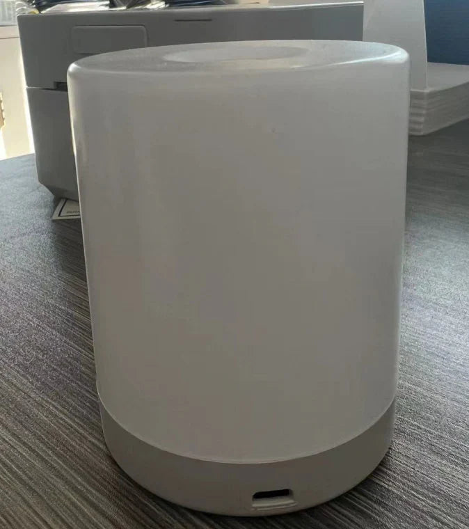 Dimmable LED table lamp with USB connection for flexible light