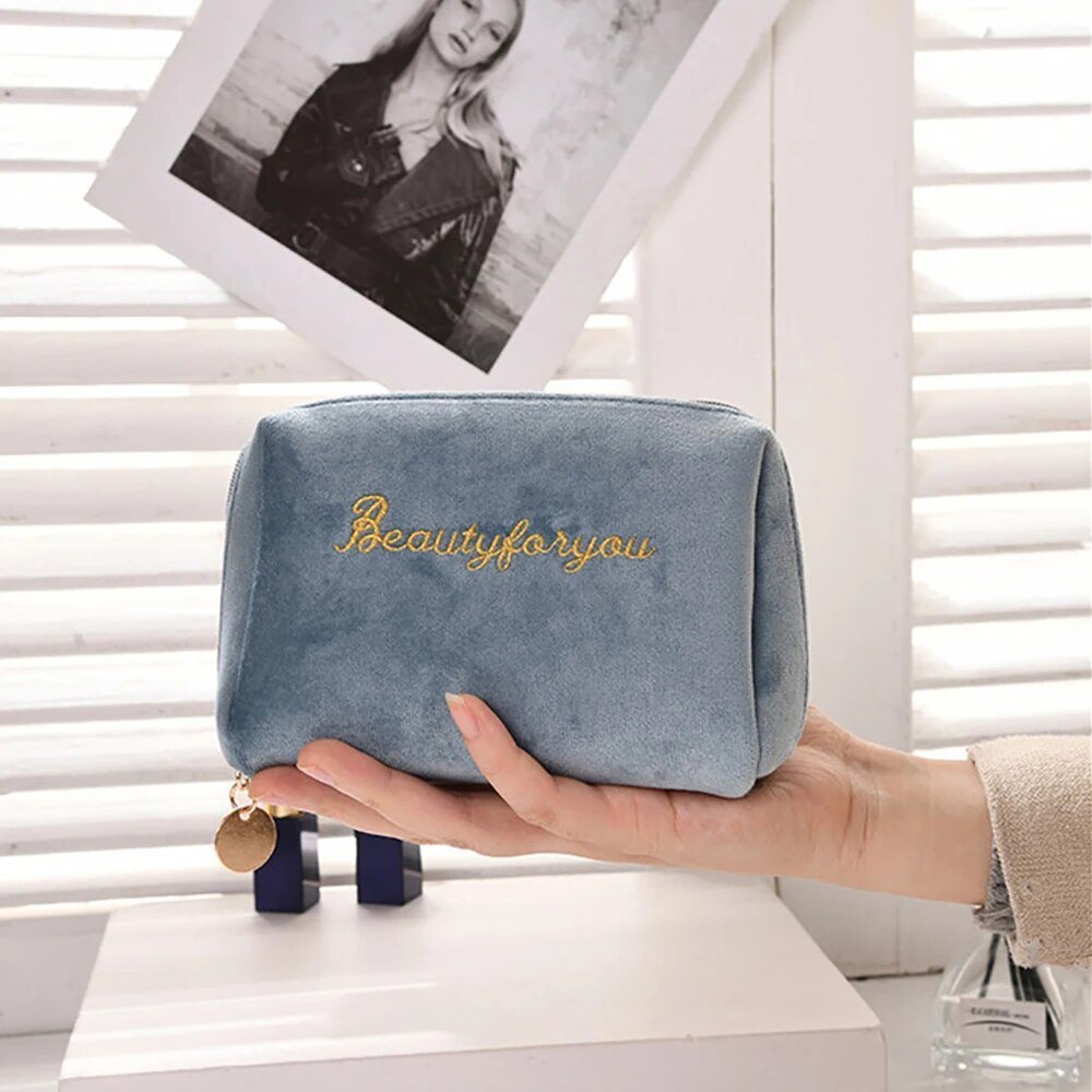 VelvetChic - Elegance and practicality - Chic makeup bag