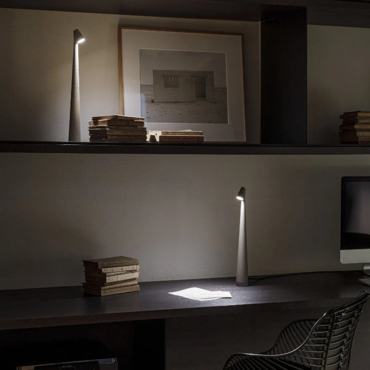Sculpting table lamp