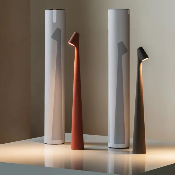 Sculpting table lamp