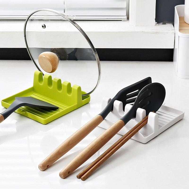 Kitchen spoon holder