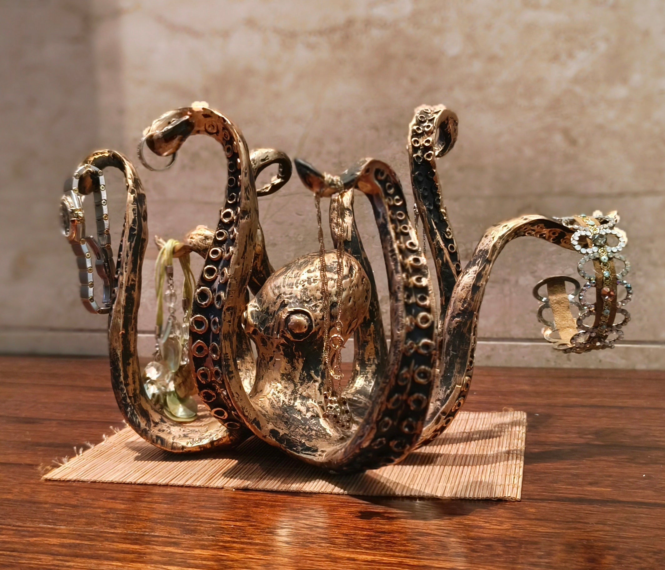 Kraken - Octopus Design Rustic Cruch Holder