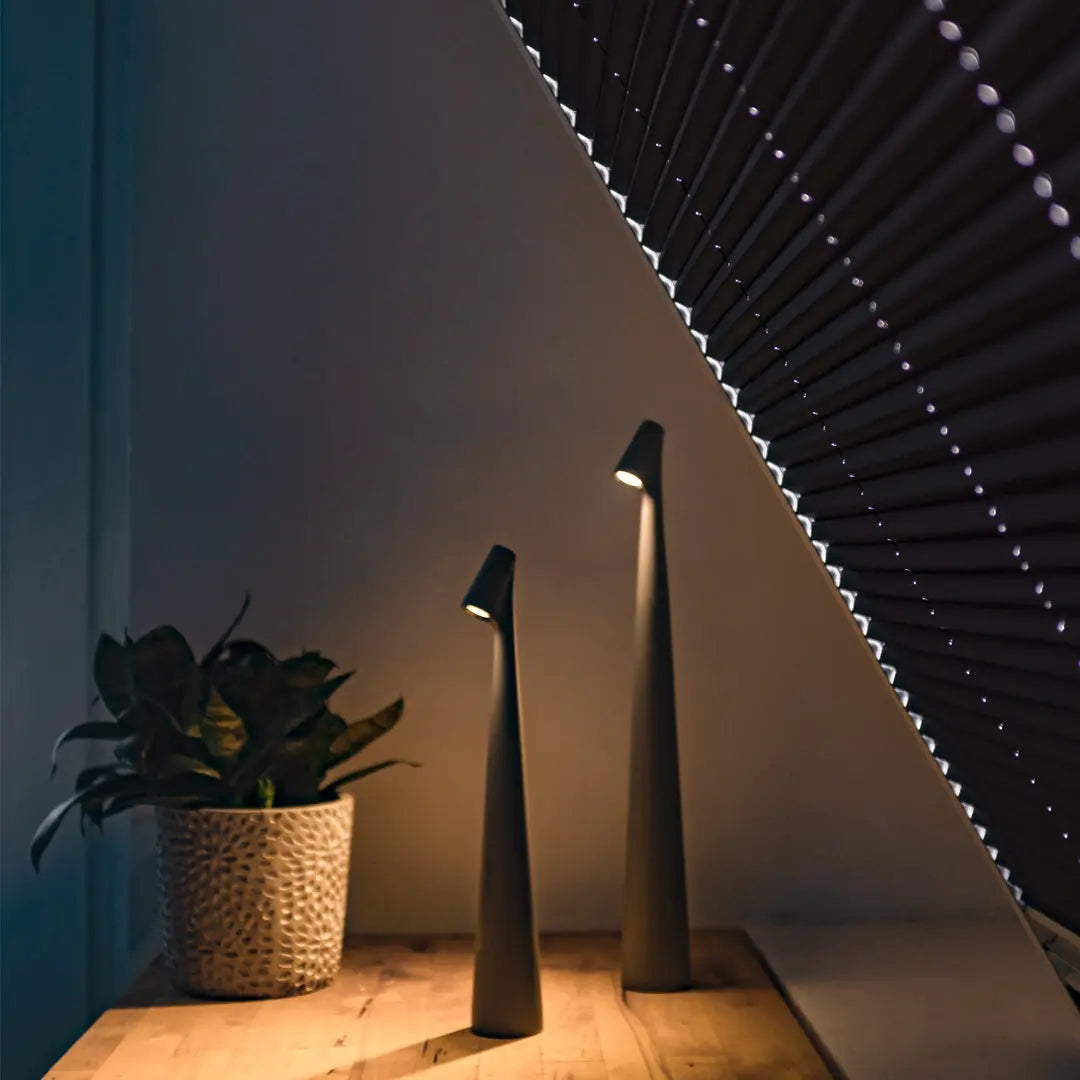 Wireless LED lamp in minimalist design | Table lamp