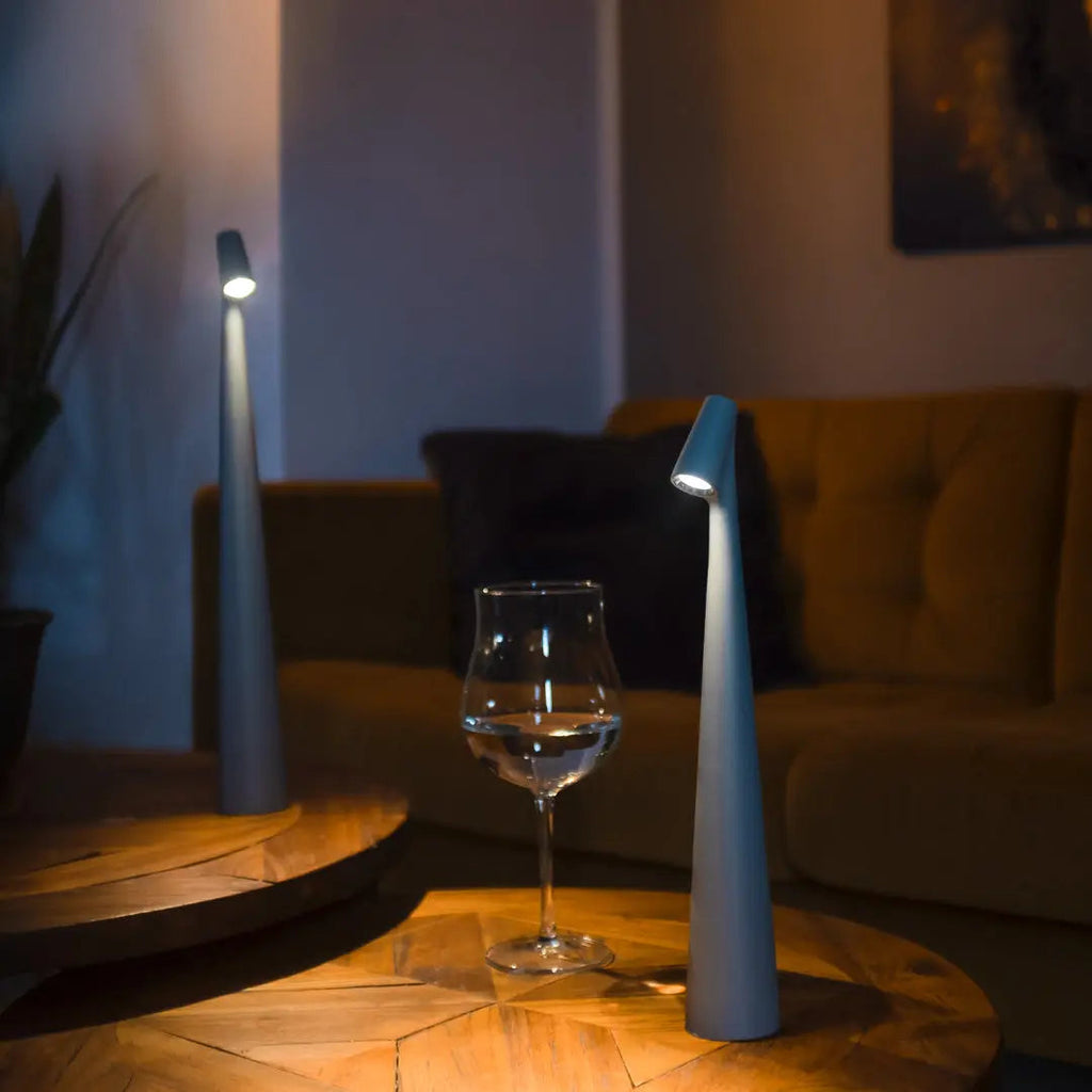 Wireless LED lamp in minimalist design | Table lamp