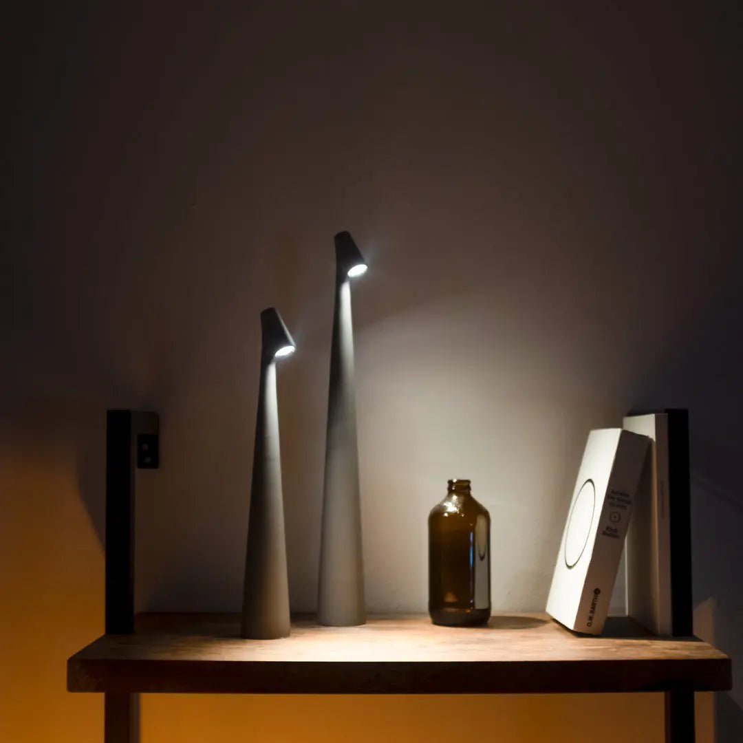 Wireless LED lamp in minimalist design | Table lamp