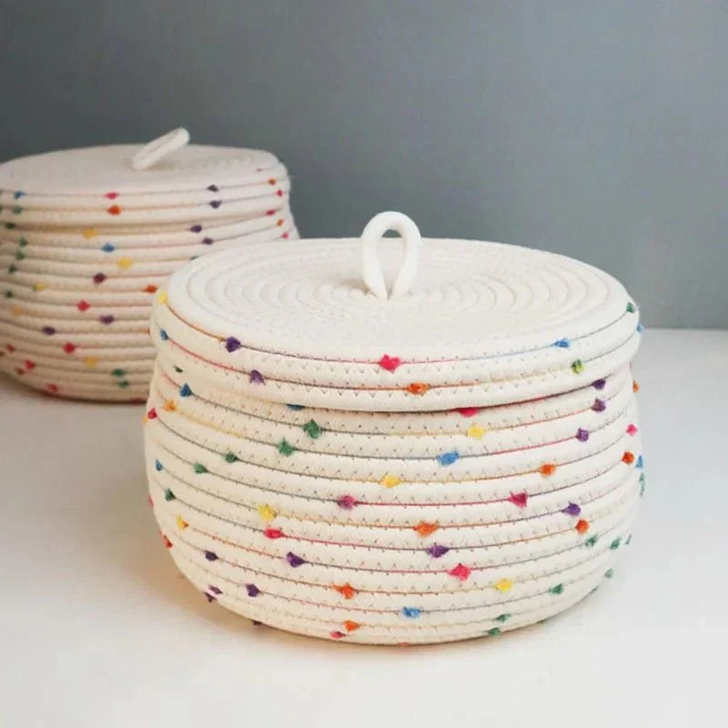 Large storage basket made of cotton rope with lid