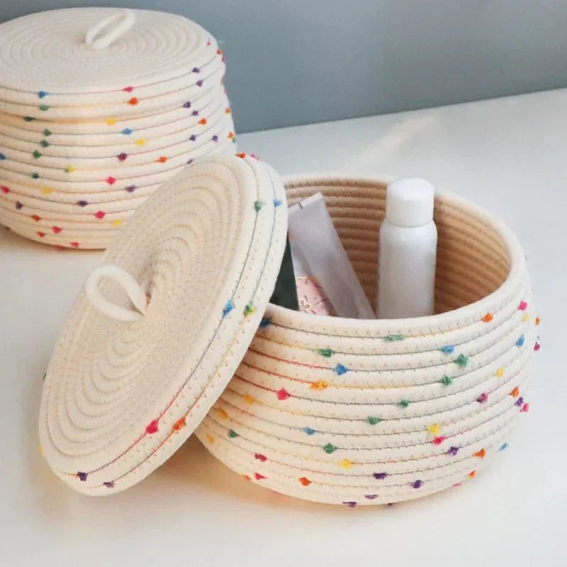 Large storage basket made of cotton rope with lid