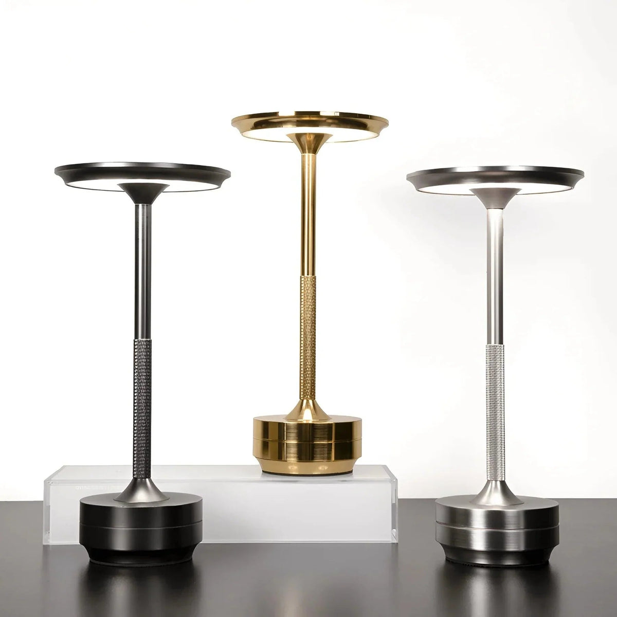 Stylish lamp that you can charge wirelessly!