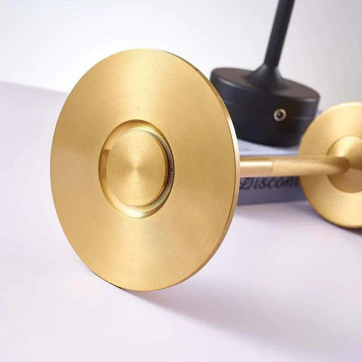 Stylish lamp that you can charge wirelessly!