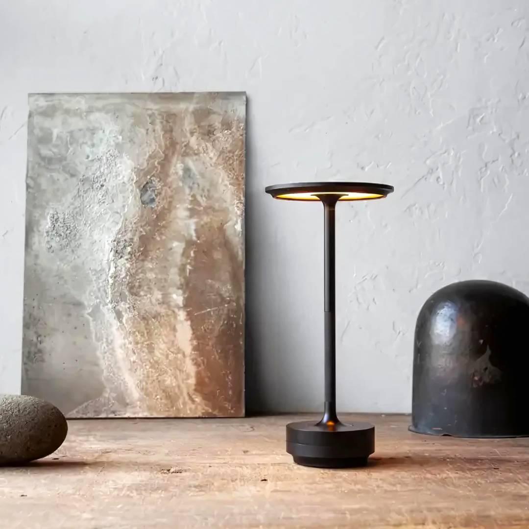 Stylish lamp that you can charge wirelessly!
