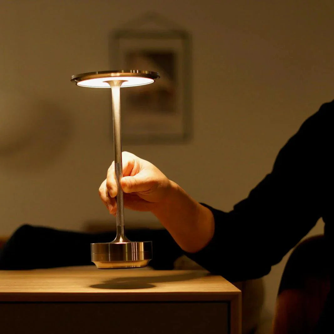 Stylish lamp that you can charge wirelessly!