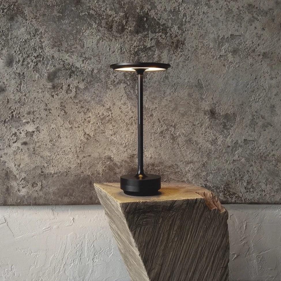 Stylish lamp that you can charge wirelessly!