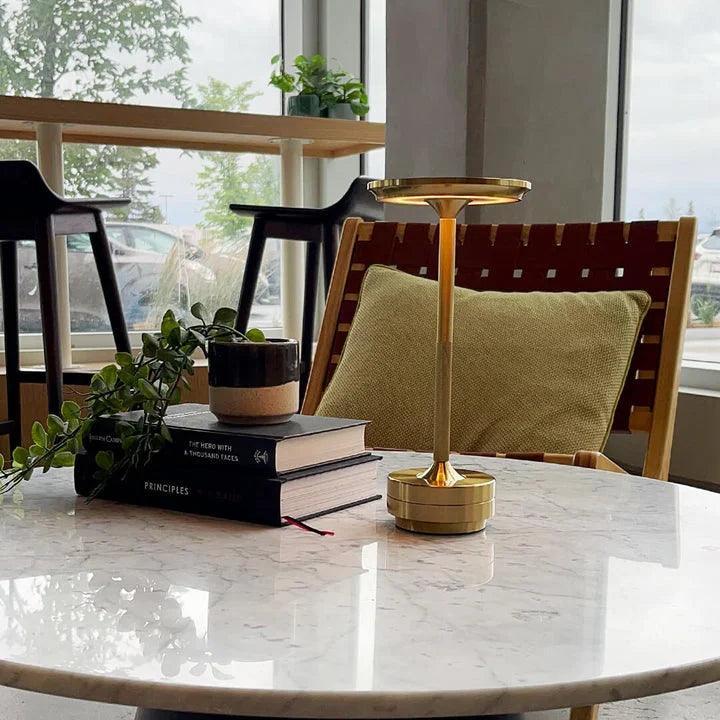 Stylish lamp that you can charge wirelessly!