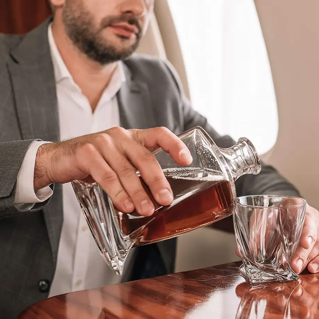 Luxe Crystal Whiskey Decanter and Glass Set – WhiskeyWave