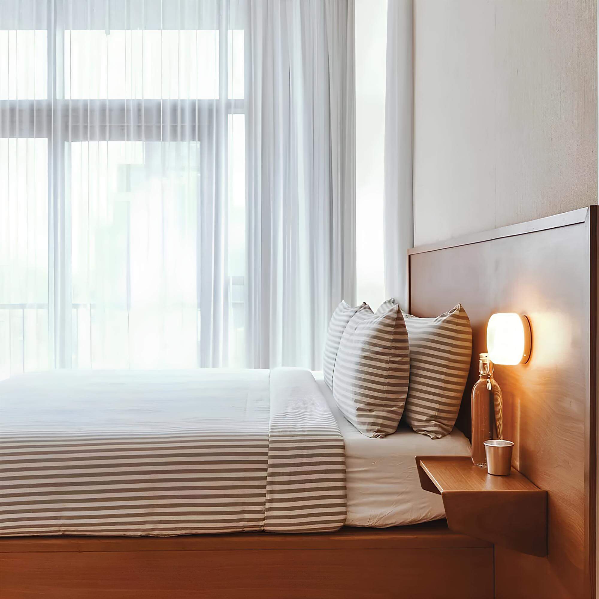 Elegant Wall Lamp for Contemporary Interior