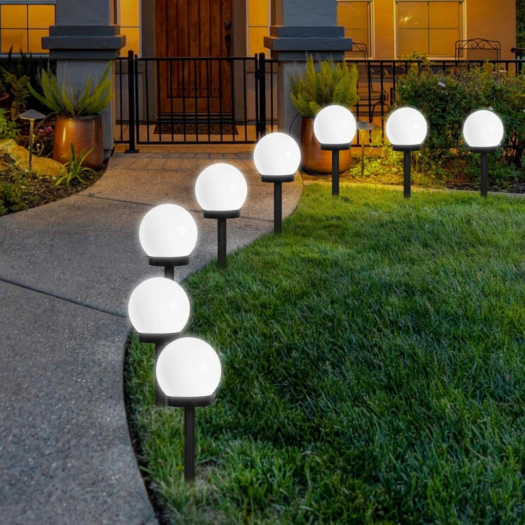 Energy-efficient and stylish garden lighting with automatic light control