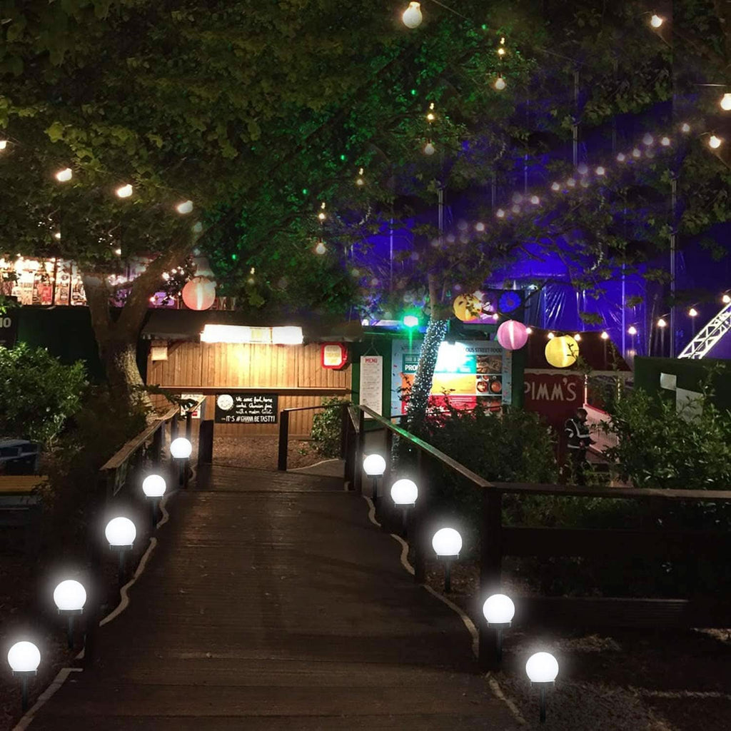 Energy-efficient and stylish garden lighting with automatic light control