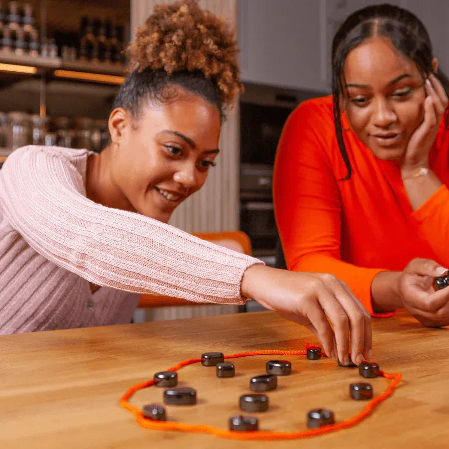 CHECKLOCK – Magnetic Chess Set for Secure & Portable Play