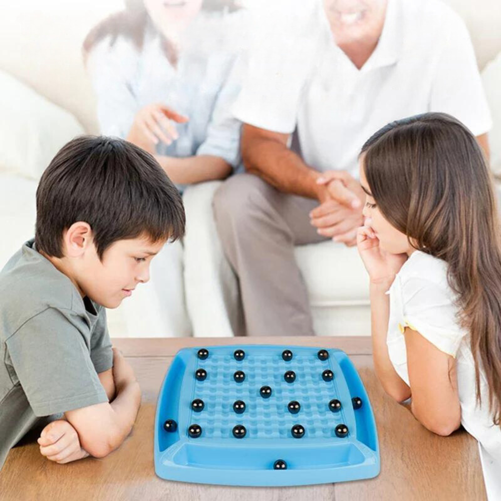 Magnetic strategy board game – GridMind