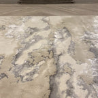 Elegance of marble rug Maia in shades of gray and silver!