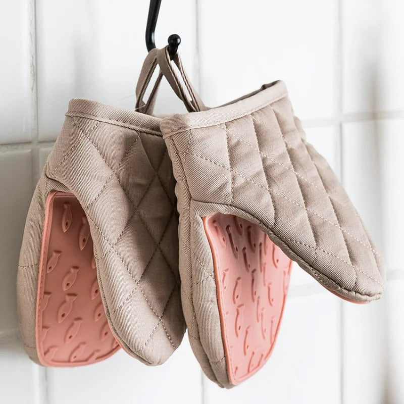 Finley – Heat-resistant silicone oven mitt in fish shape