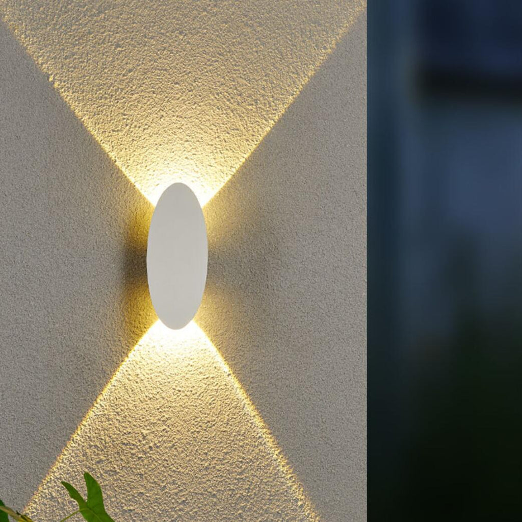 Elegant outdoor wall light made of aluminum