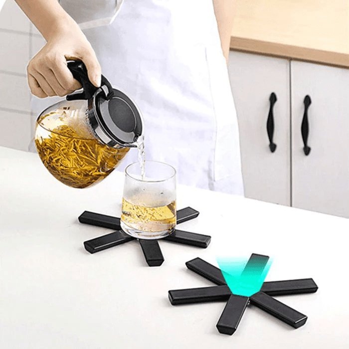 Heat-resistant foldable coasters - 4 pieces for safety and style