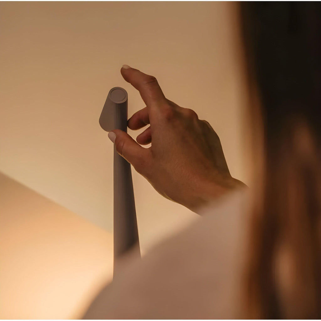 Cordless rechargeable bedside lamp - No cable