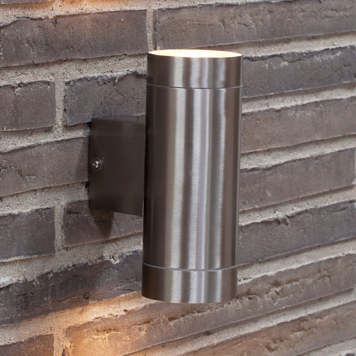 Outdoor lamp with dual light direction
