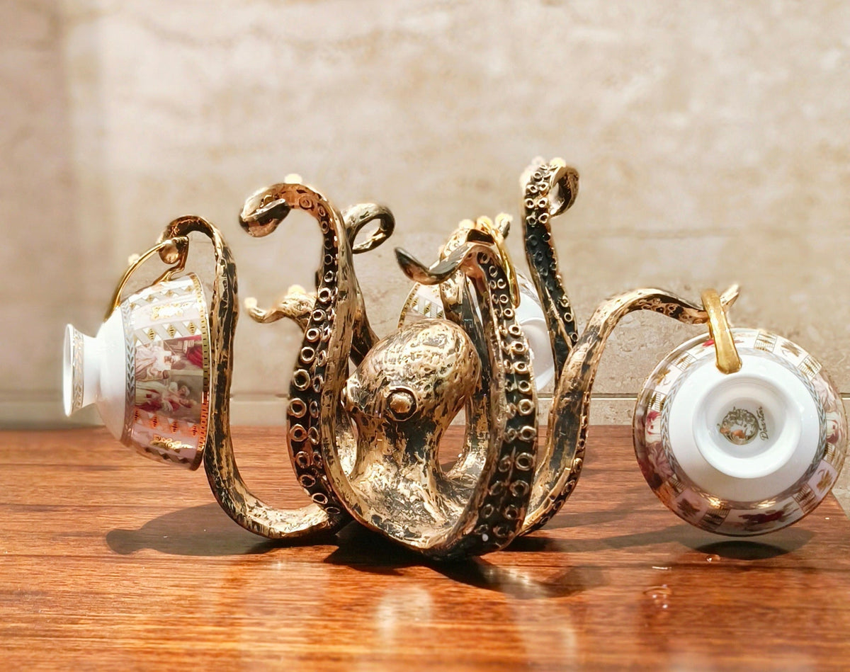 Kraken - Octopus Design Rustic Cruch Holder