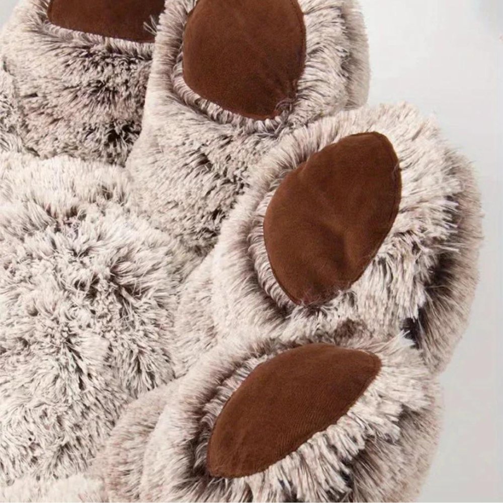 PawCuddle - Plush Paw-Shaped Dog Bed
