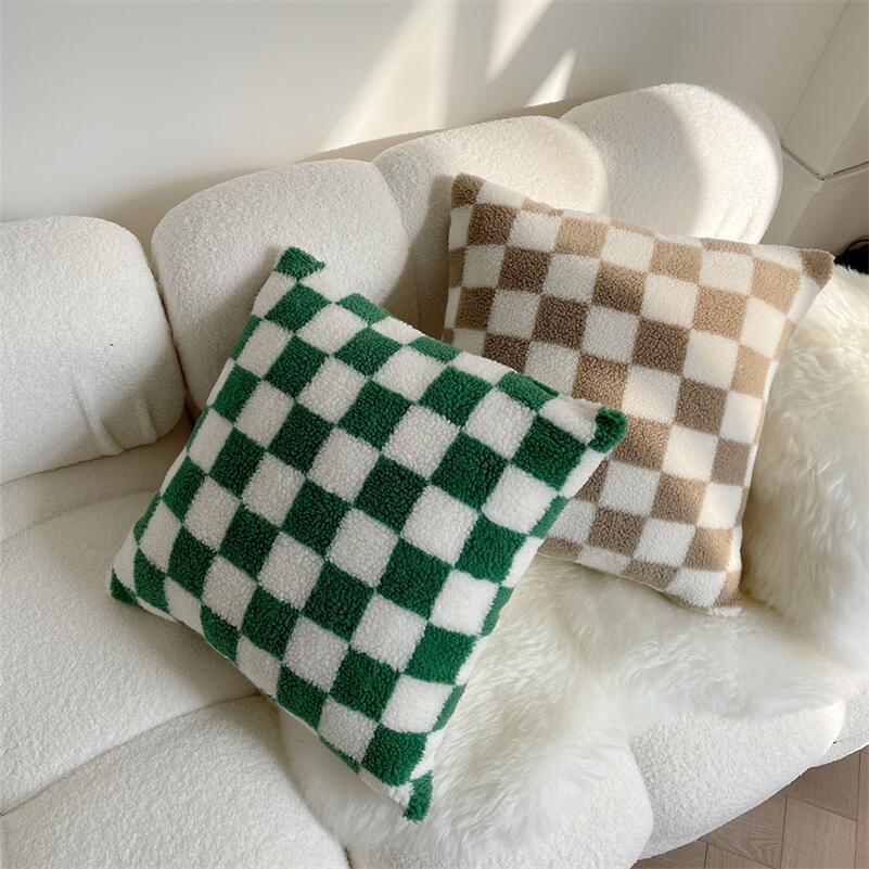 Plush Fleece Checkered Pillowcase