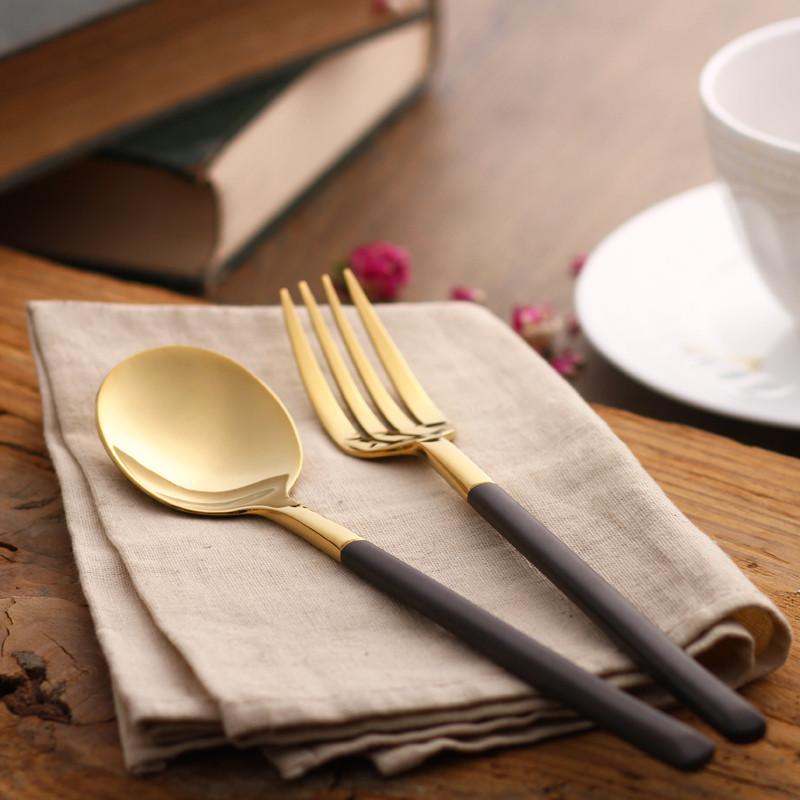 Hemingway Black/Gold Silverware