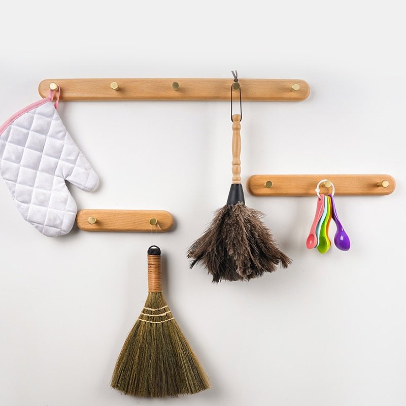 WandHout – Minimalistic wooden wall coat rack with brass hooks