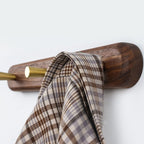 WandHout – Minimalistic wooden wall coat rack with brass hooks