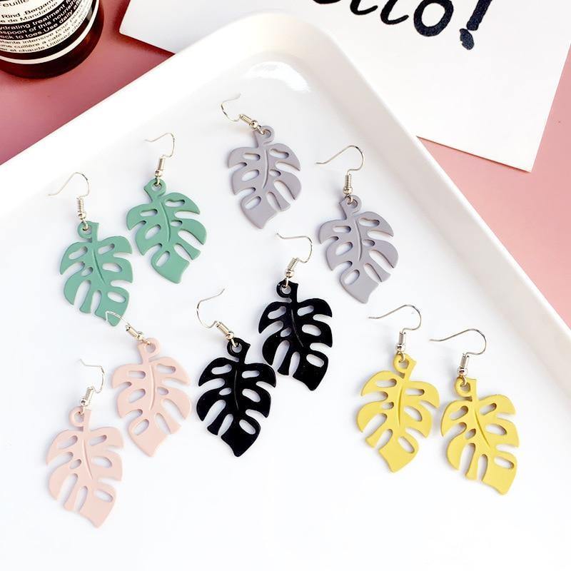 NatureChic Monstera Earrings | Dangle Style | Timeless Jewelry