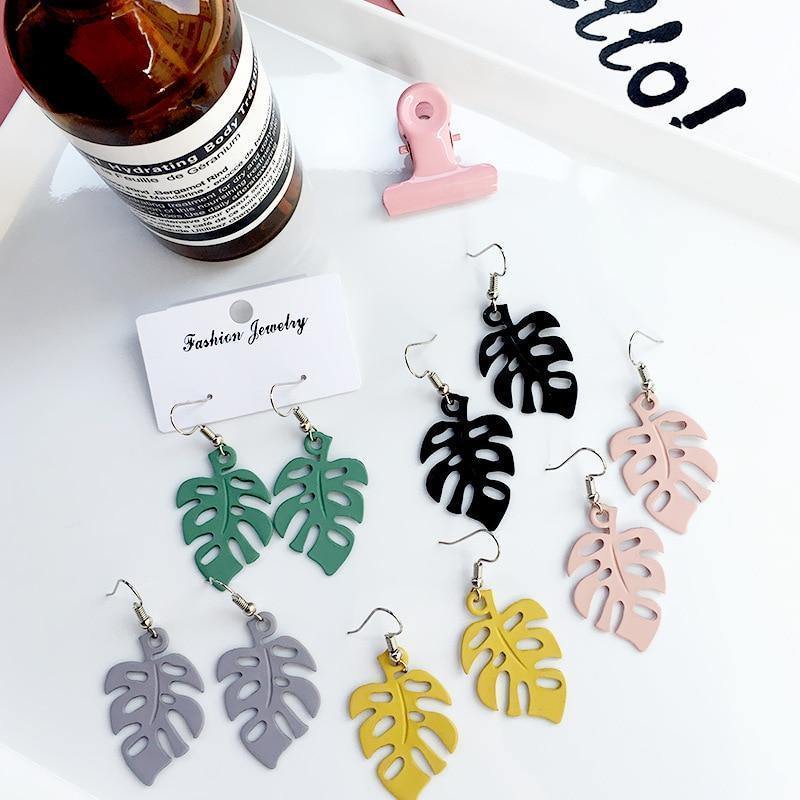 NatureChic Monstera Earrings | Dangle Style | Timeless Jewelry