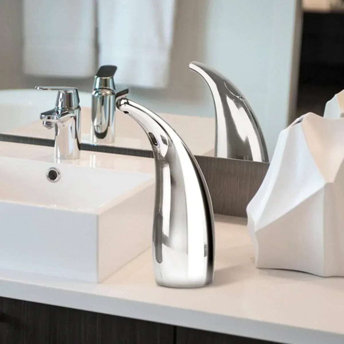 Automatic Soap Dispenser "HygiFlow" with Sensor and Modern Design