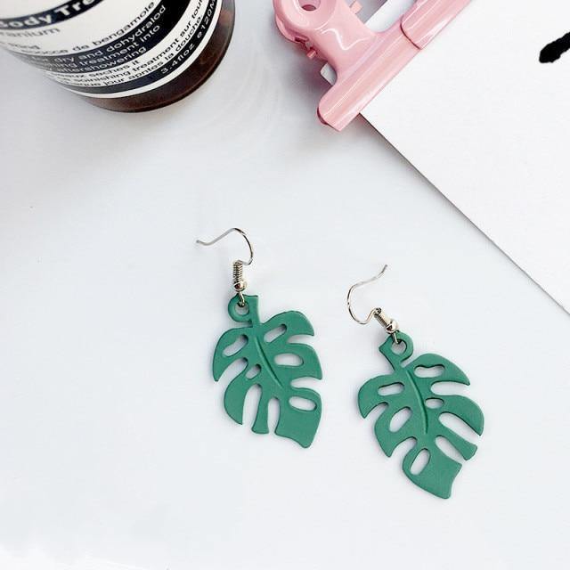 NatureChic Monstera Earrings | Dangle Style | Timeless Jewelry